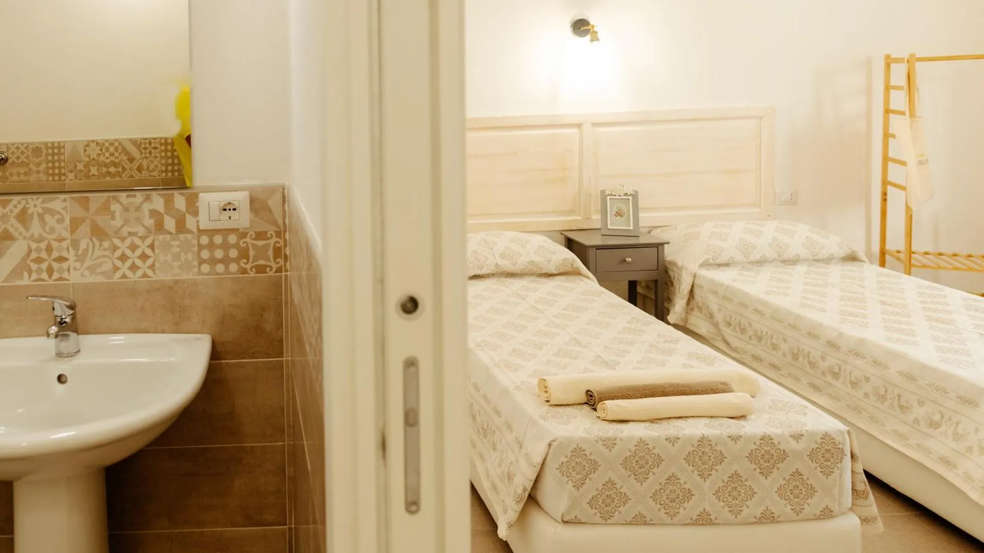 Domo Mediterranea Affittacamere-Guest House SantʼAntìoco
